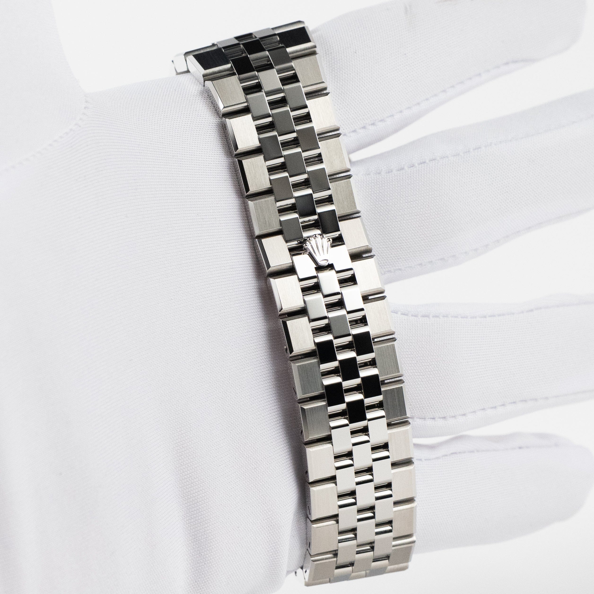 Rolex Land-Dweller 127334 "White Dial" 40mm